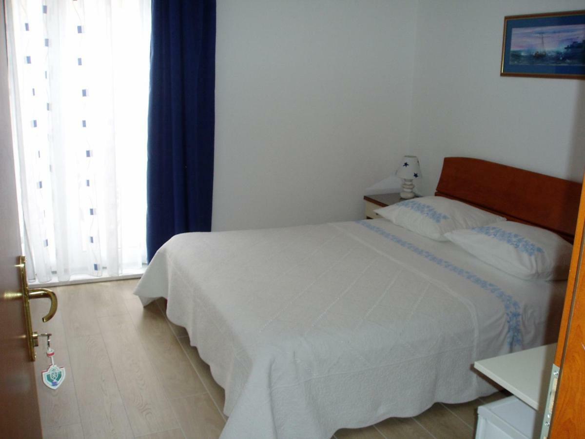 Apartments And Rooms Niksa Podgora Exterior photo