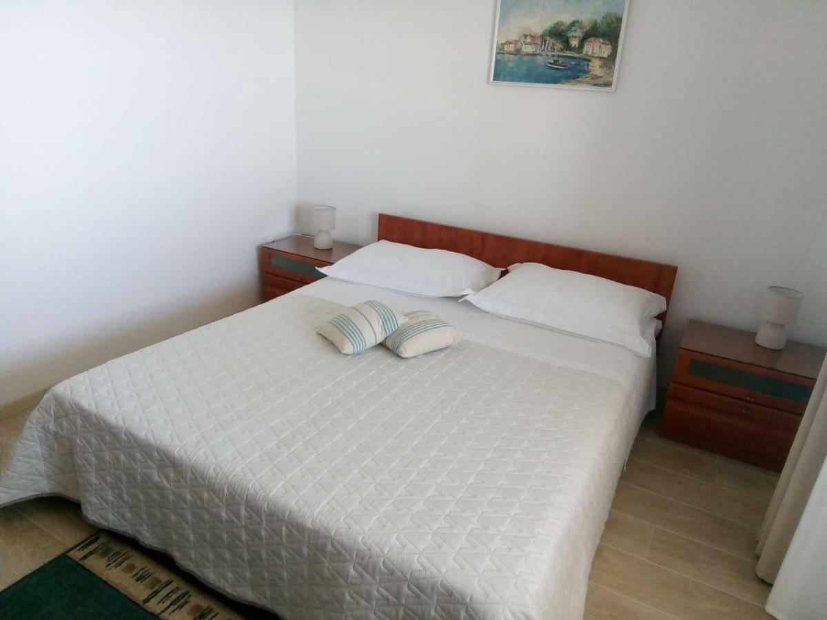 Apartments And Rooms Niksa Podgora Exterior photo