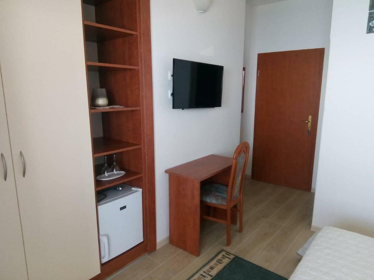 Apartments And Rooms Niksa Podgora Exterior photo