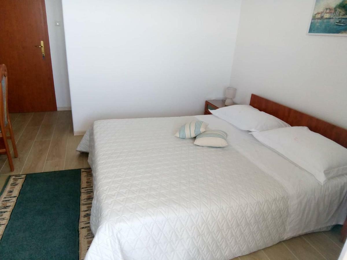 Apartments And Rooms Niksa Podgora Exterior photo